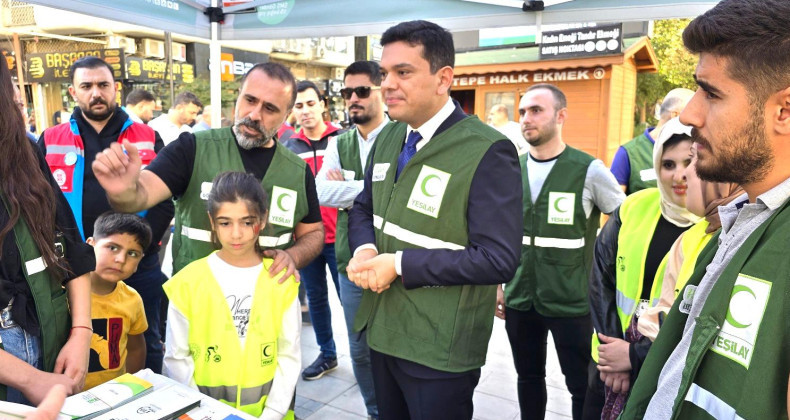 Kaymakam Şahin’den, Yeşilay standına ziyaret