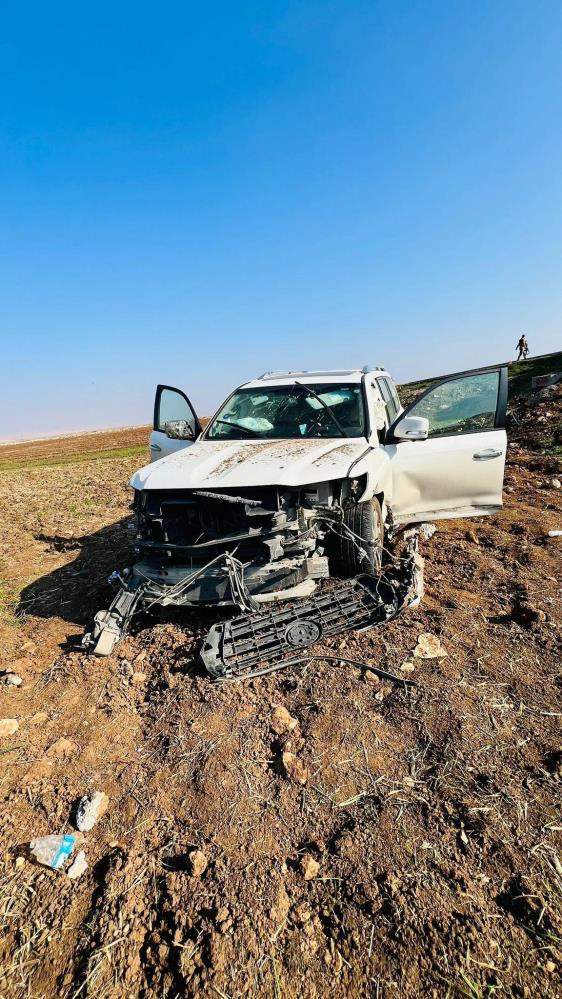 Mardin’de sürücüsünün kontrolünden çıkan otomobil şarampole yuvarlandı